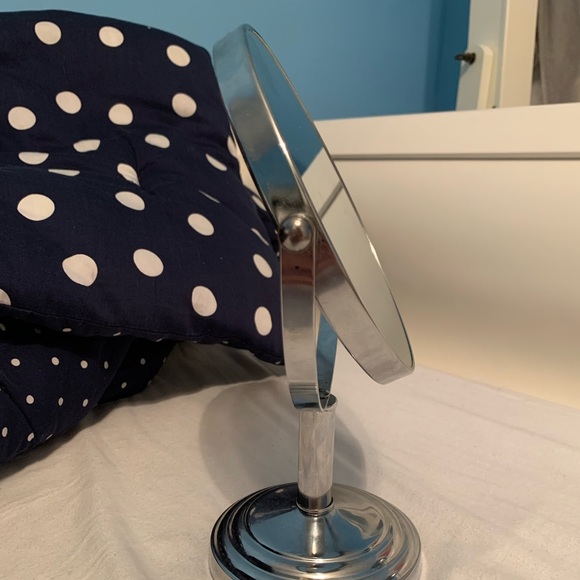 Accessories - Cosmetic Mirror w/ magnified side